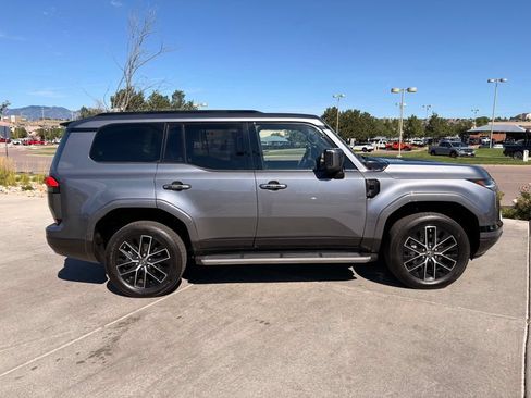 Used 2025 Lexus GX 550 w/ Accessory Package (2T) AWD/4WD image 10