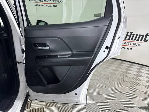 Used 2025 Nissan Kicks SV FWD image 25