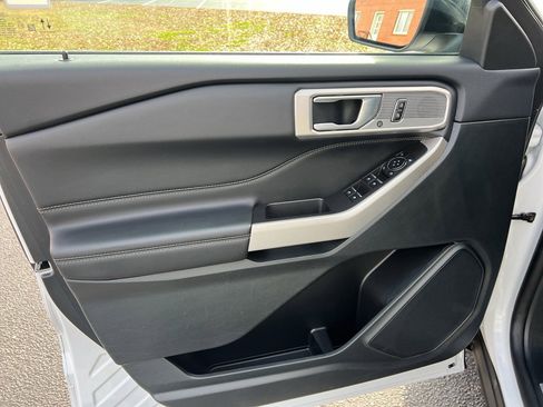 Used 2024 Ford Explorer Limited image 17