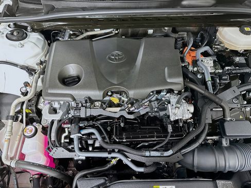 Used 2025 Toyota Camry LE image 33