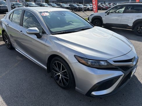 Used 2024 Toyota Camry SE FWD image 2
