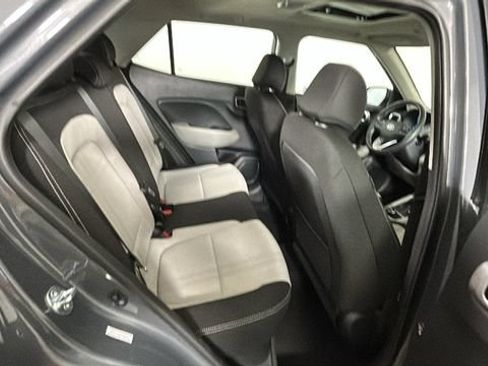 Used 2025 Hyundai Venue SEL FWD image 29