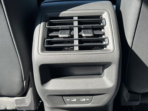 New 2025 Volkswagen Tiguan SE AWD/4WD image 8