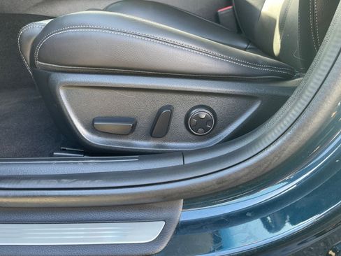 Used 2025 Genesis G70 2.5T image 23