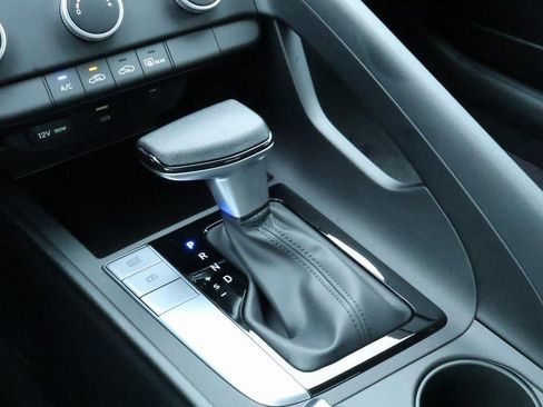 New 2025 Hyundai Elantra SE image 13