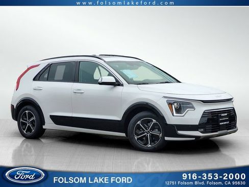 Used 2023 Kia Niro SX image 1