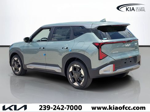 New 2027 Kia Seltos S FWD image 4