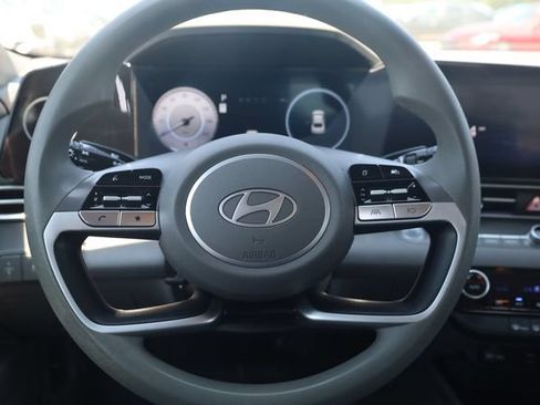 Used 2024 Hyundai Elantra SEL FWD image 12