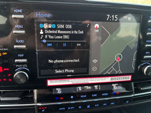 Used 2024 Toyota Sienna XLE Woodland Edition image 7