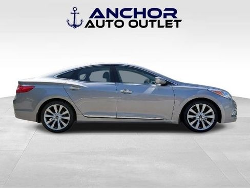 Used 2014 Hyundai Azera Limited w/ Option Group 02 FWD image 9