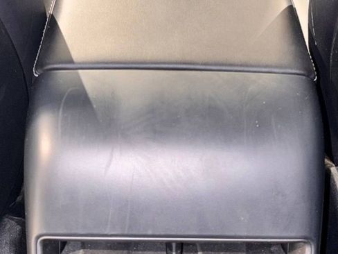 Used 2022 Tesla Model Y Long Range image 26