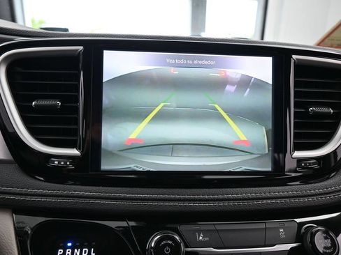Used 2022 Chrysler Pacifica Touring-L FWD image 19