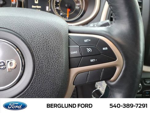 Used 2018 Jeep Cherokee Latitude w/ Altitude Package image 21