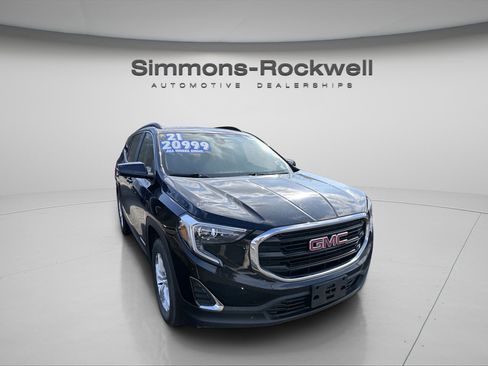 Used 2021 GMC Terrain SLE w/ Driver Convenience Package image 3