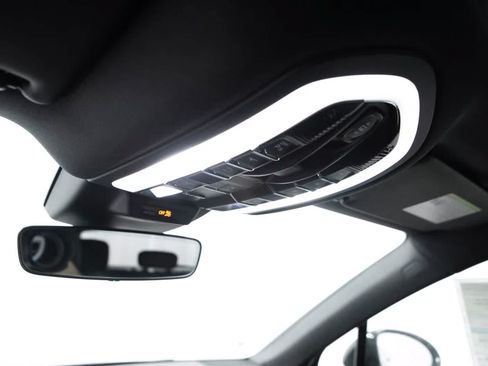 Certified 2026 Porsche Macan AWD/4WD image 29