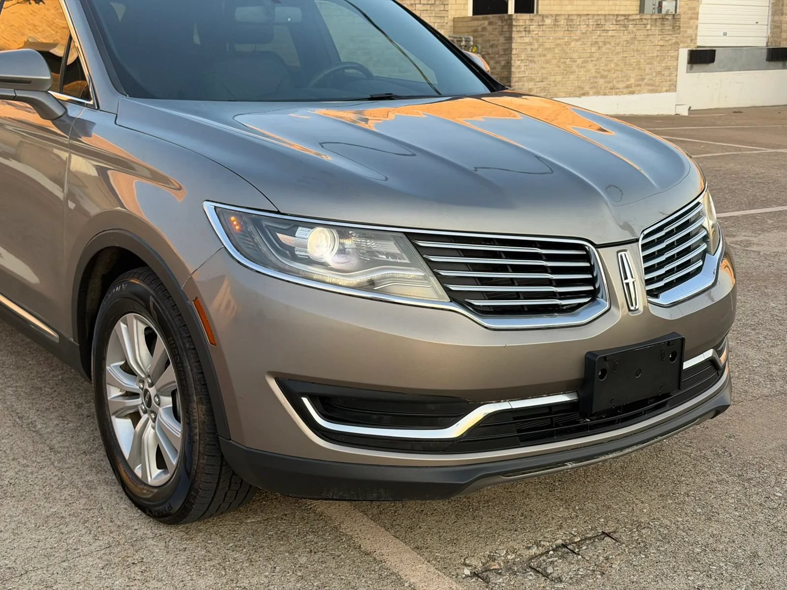 Used 2017 Lincoln MKX Premiere FWD image 3