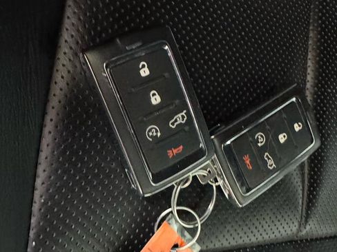 Used 2023 Jeep Grand Cherokee Overland w/ Luxury Tech Group IV AWD/4WD image 7