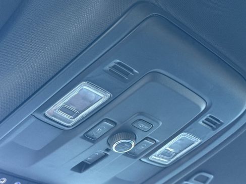 Used 2025 Chevrolet Suburban Premier image 26