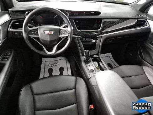 Certified 2025 Cadillac XT6 Premium Luxury image 2