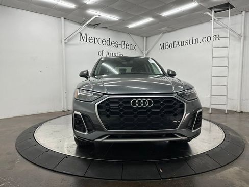Used 2023 Audi Q5 2.0T Premium w/ Convenience Package AWD/4WD image 2