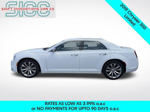 Used 2019 Chrysler 300 Limited RWD image 3
