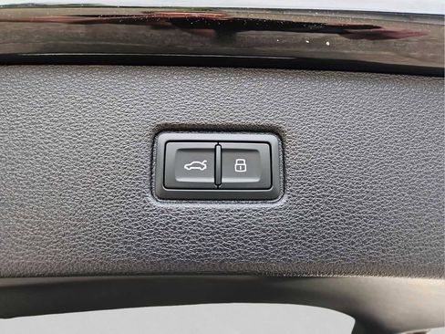 Certified 2025 Audi SQ7 Prestige AWD/4WD image 37