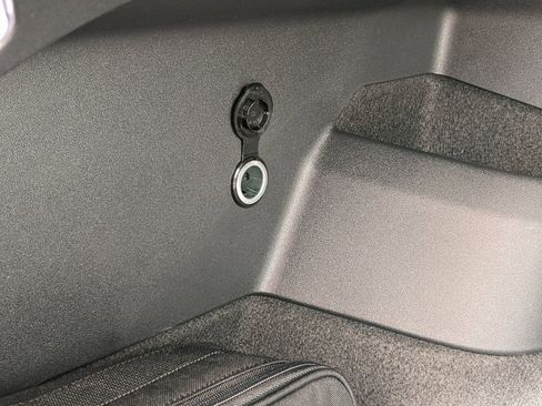 New 2025 Volkswagen Tiguan SE image 28