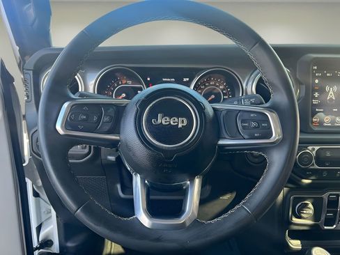 Used 2023 Jeep Gladiator Overland image 12