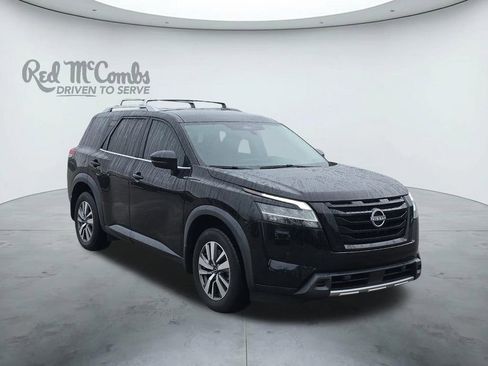 Used 2023 Nissan Pathfinder SL w/ Black Appearance Package FWD image 7