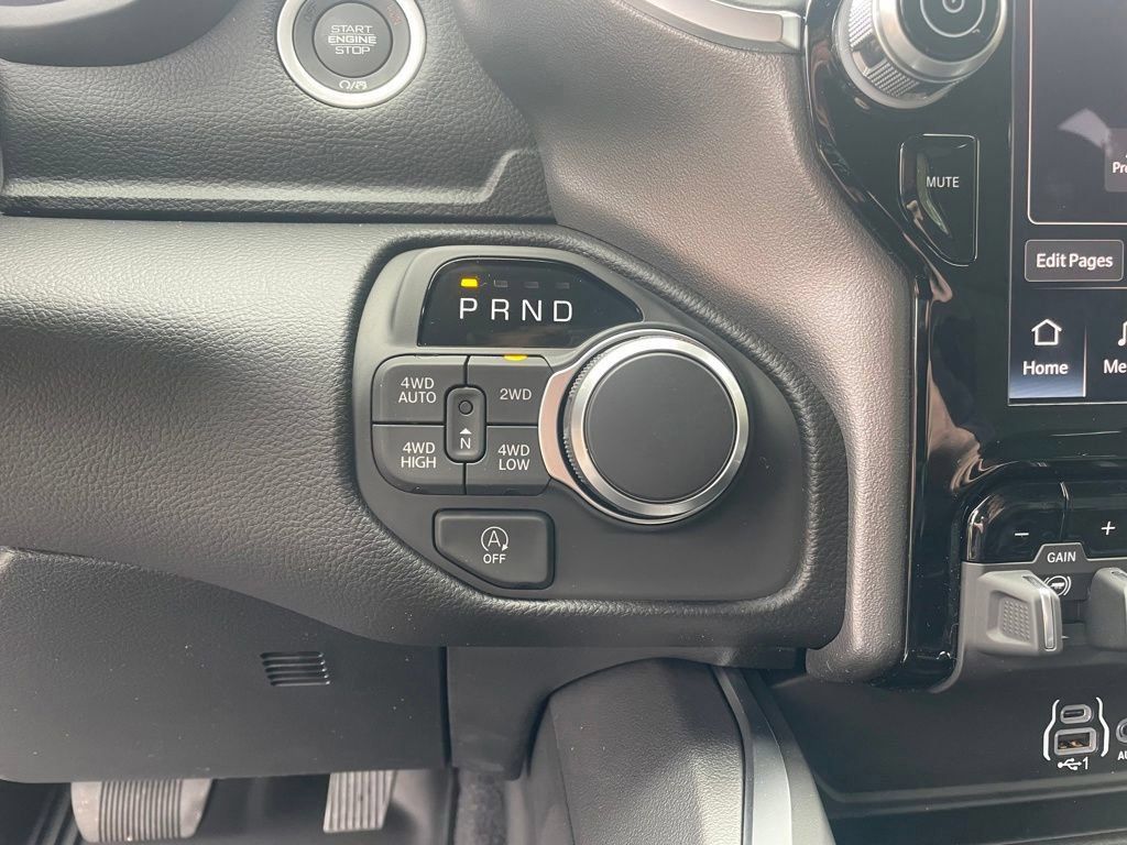 New 2026 RAM 1500 Big Horn AWD/4WD image 16