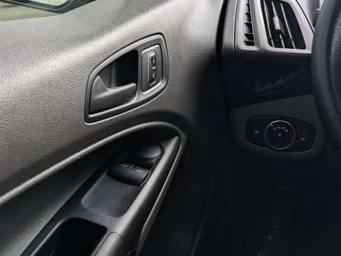 Used 2019 Ford Transit Connect XL FWD image 21