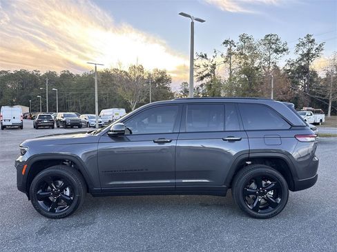 New 2025 Jeep Grand Cherokee Altitude image 6
