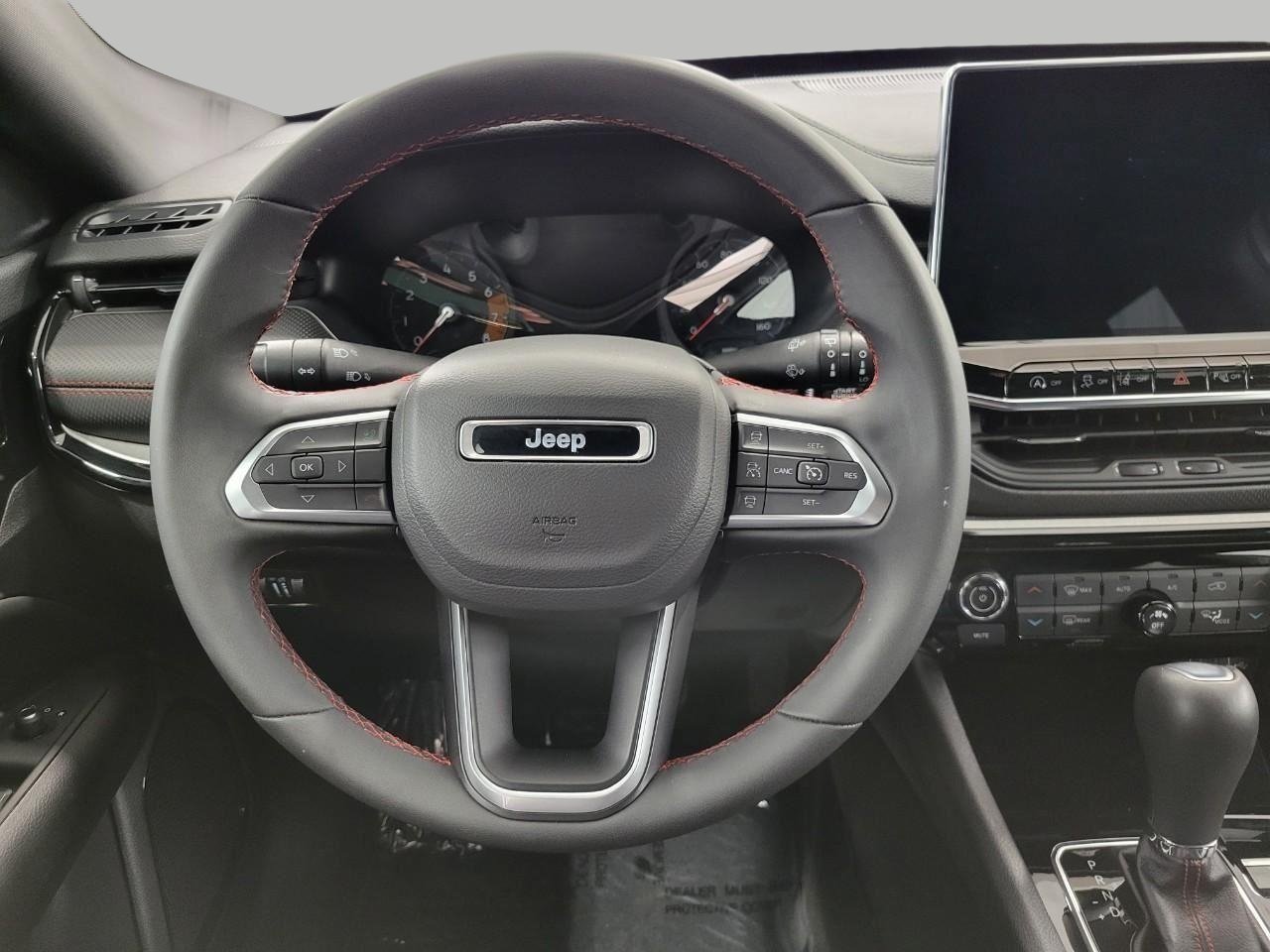 Used 2025 Jeep Compass Trailhawk AWD/4WD image 5