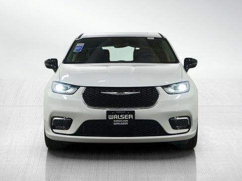 Used 2024 Chrysler Pacifica Limited image 8