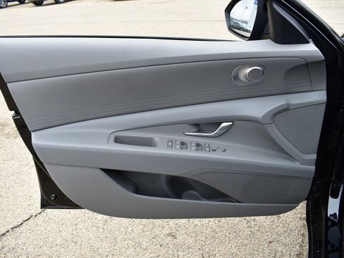 New 2026 Hyundai Elantra SE image 11