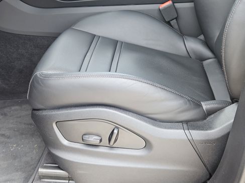 Certified 2025 Porsche Cayenne Coupe image 23