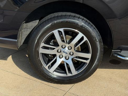 Used 2023 Ford Expedition XLT AWD/4WD image 8
