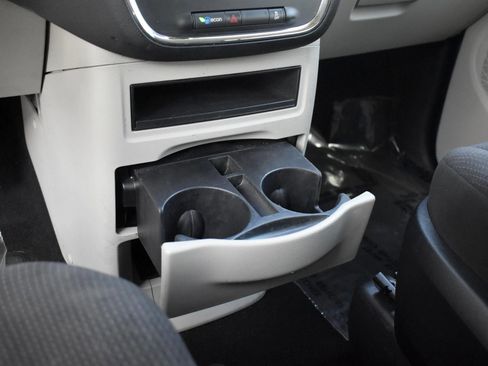 Used 2013 Dodge Grand Caravan American Value Package image 30