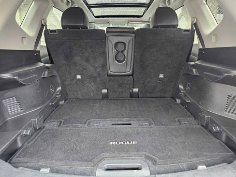 Used 2016 Nissan Rogue SL w/ SL Premium Package image 18
