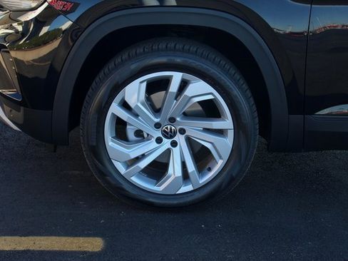 Used 2023 Volkswagen Atlas SE image 6