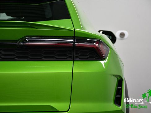 Used 2025 Lamborghini Urus SE image 11