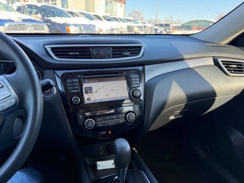 Used 2016 Nissan Rogue SV w/ SV Premium Package image 19