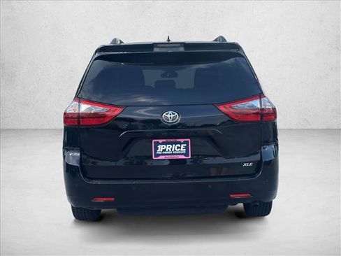Used 2020 Toyota Sienna XLE image 6
