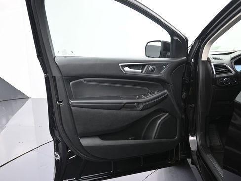 Used 2024 Ford Edge Titanium image 11