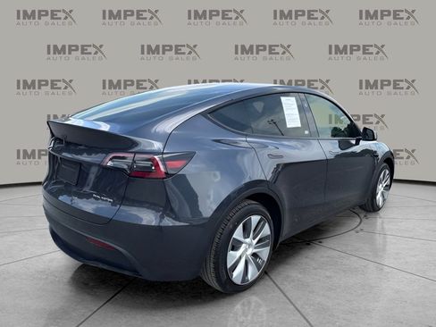 Used 2024 Tesla Model Y Long Range AWD/4WD image 5