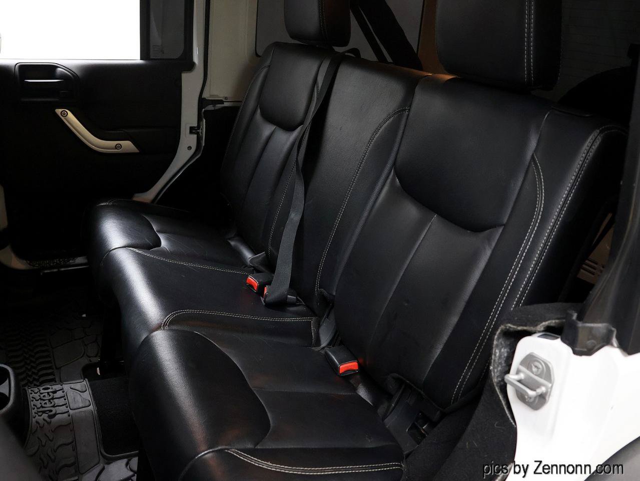 Used 2015 Jeep Wrangler Unlimited Rubicon AWD/4WD image 12