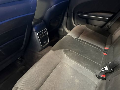Used 2017 Dodge Charger SXT RWD image 5