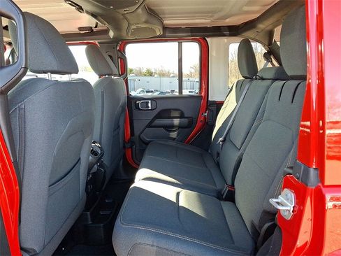 Used 2025 Jeep Wrangler Unlimited Sahara image 20