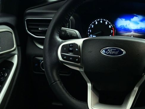 Used 2023 Ford Explorer XLT w/ Equipment Group 202A image 11