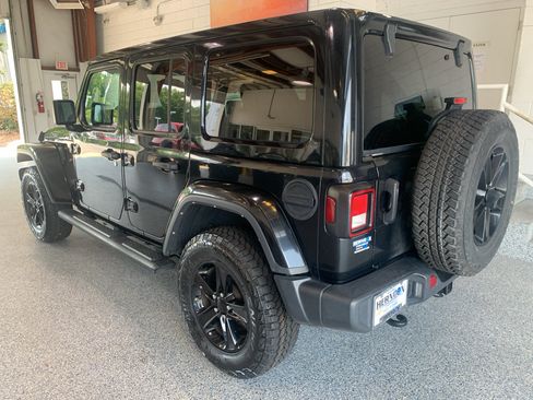 Used 2023 Jeep Wrangler Unlimited Sahara AWD/4WD image 6